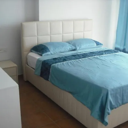 Babylon Bliss Is A Unique 3 Bed 3 Bath Duplex Home With Its Own Private Pool 아파트
