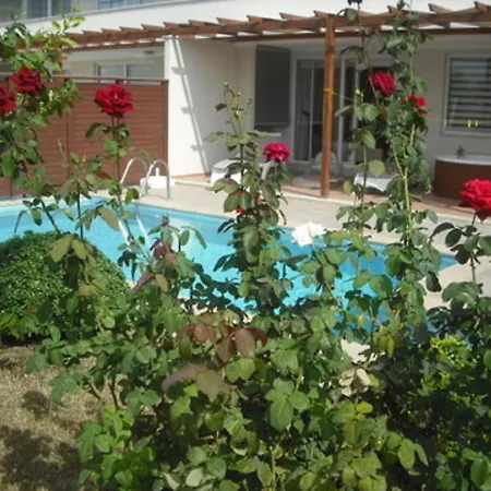 Babylon Bliss Is A Unique 3 Bed 3 Bath Duplex Home With Its Own Private Pool 아파트