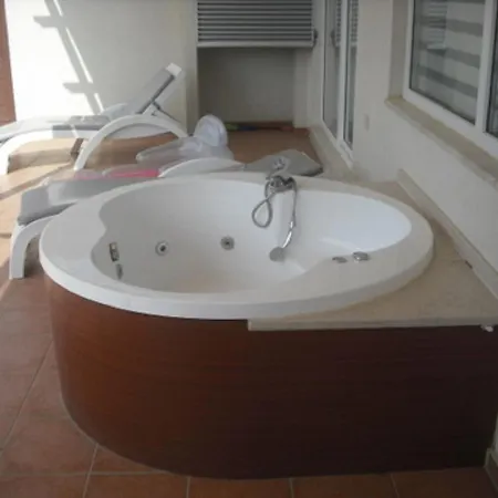 Babylon Bliss Is A Unique 3 Bed 3 Bath Duplex Home With Its Own Private Pool 아파트 *